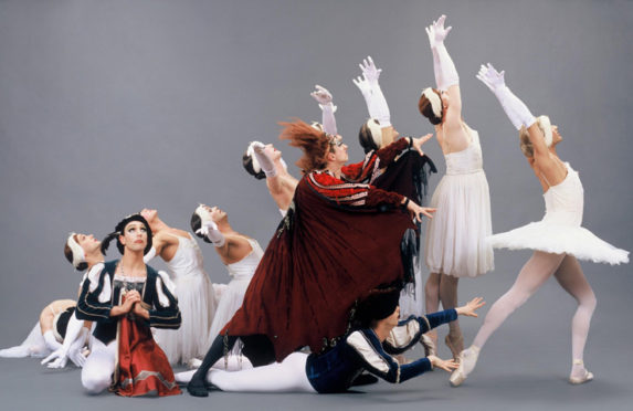 Robin-Catalano-dance-review-les-ballets-trockadero-photo-sascha-vaughan-1
